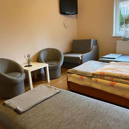 Pod Lipami Hostel Kolczyglowy Екстериор снимка