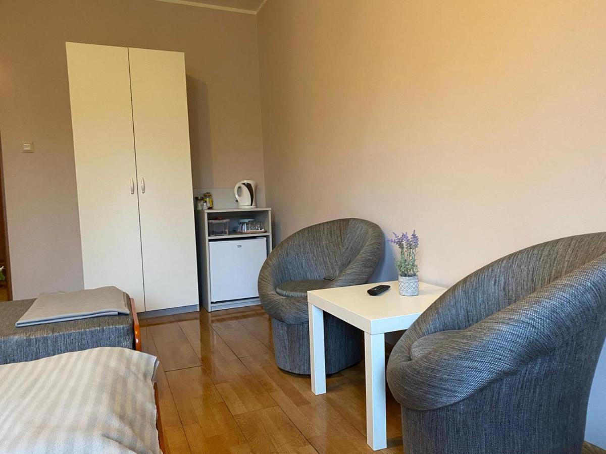Pod Lipami Hostel Kolczyglowy Екстериор снимка